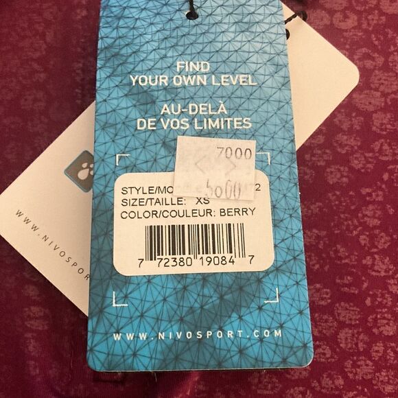 Nivo NWT 1/4 zip Sleeveless Berry Performance Top. Woman size XS. - Picture 7 of 8